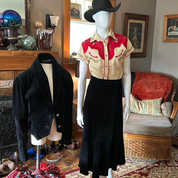 #112 Vintage suede suit - Picture 6 of 16